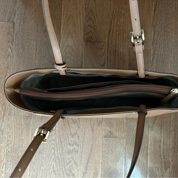 Michael Kors Large Saffiano Leather Tote Bag, like NEW condition - Picture 5 of 9